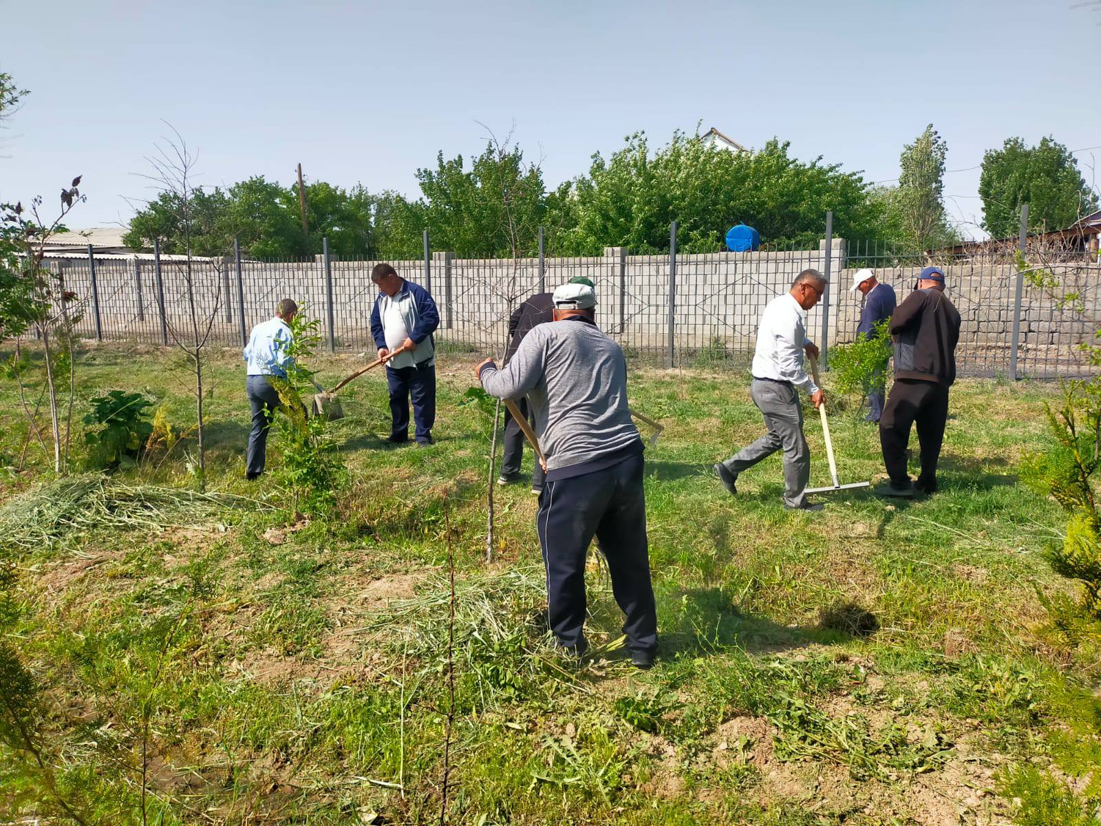 1 Мамыр – Бірлік күніне орай &quot;Таза Қазақстан&quot; экологиялық акциясы аясында тазалық пен шөп отау жұмыстары жүргізілді